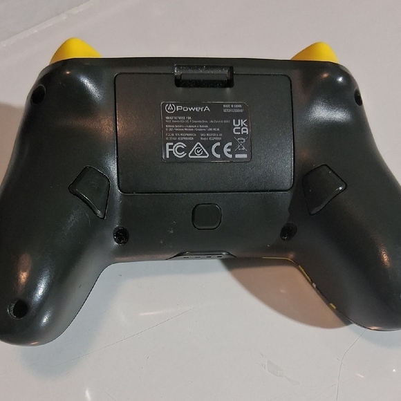Wireless Pikachu controller compatible with Nintendo Switch Pro Controller - Picture 3 of 8